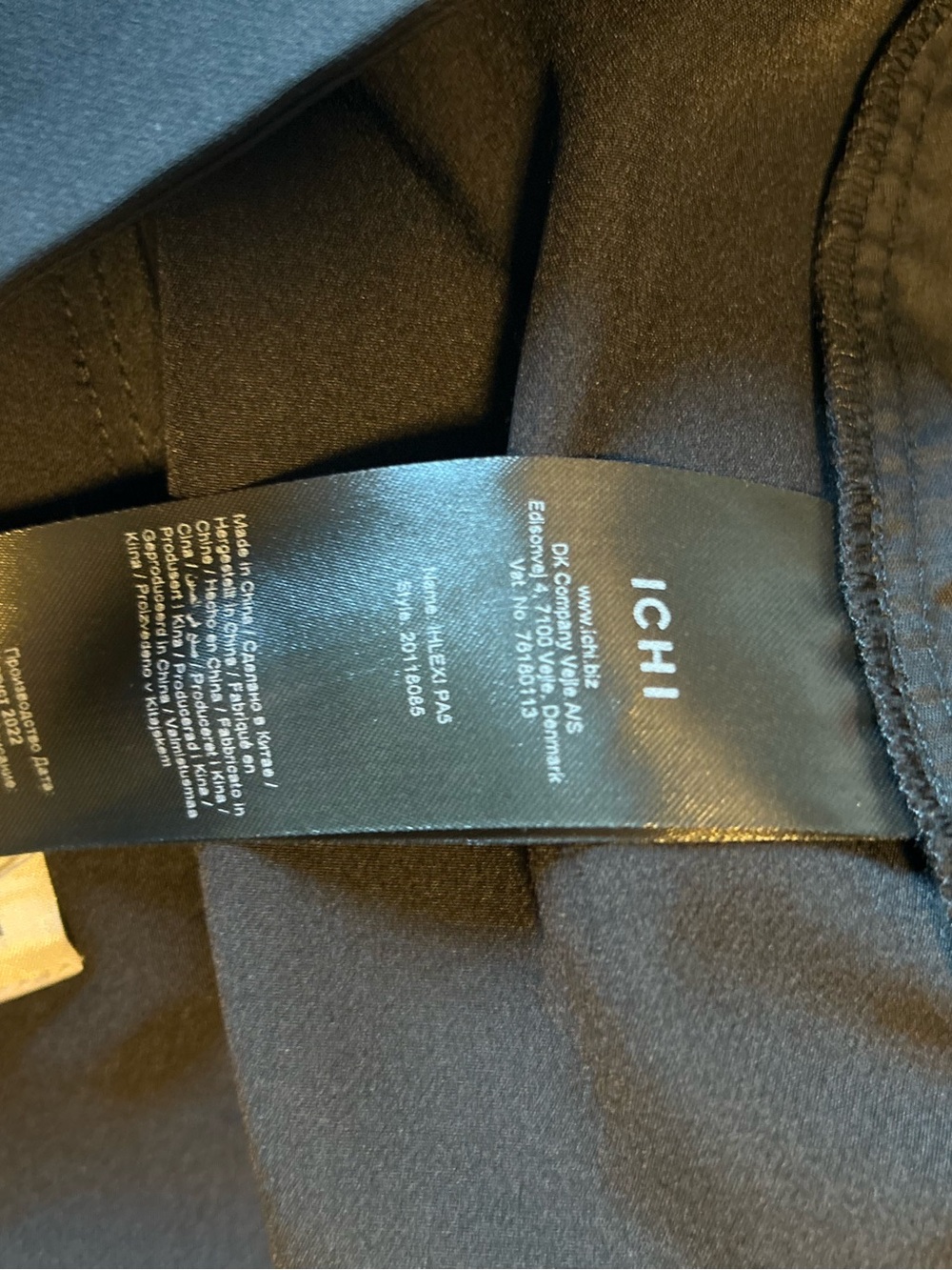 ICHI Ihlexi Wide Leg Tailored Trousers in Black - Picture 4 of 6